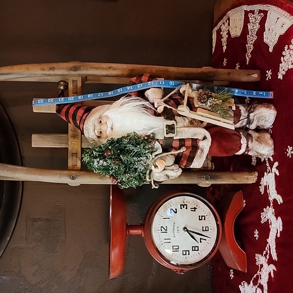 Holiday Rustic Santa Display 🎅 - Picture 4 of 9